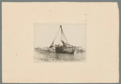 Figuren aan het werk rondom een zeilboot met vissersnet, die half op het strand van Brighton ligt
