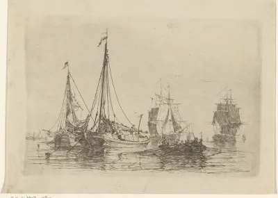Figuren in een roeiboot op het water tussen de zeilboten