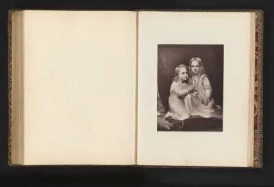 Fotoreproductie van een gravure naar een schilderij van twee biddende meisjes
