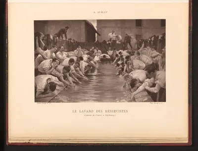 Fotoreproductie van het schilderij 'Le lavabo des réservistes (Caserne du Centre, à Cherbourg)' door Albert Aublet