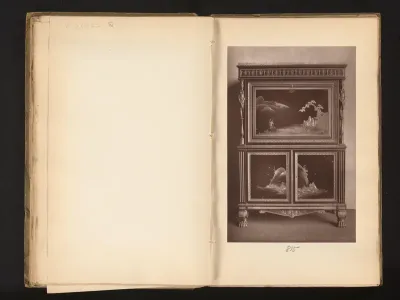 Gedecoreerde schrijftafel in de stijl van Lodewijk XVI, uit de collectie van Christopher Beckett Denison