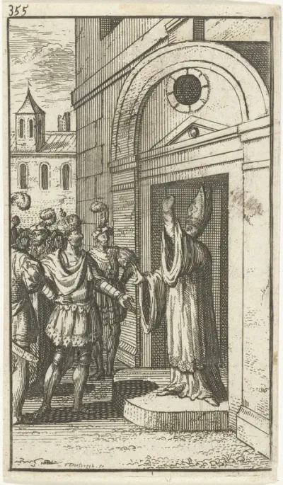 Geestelijke in deuropening van kerk