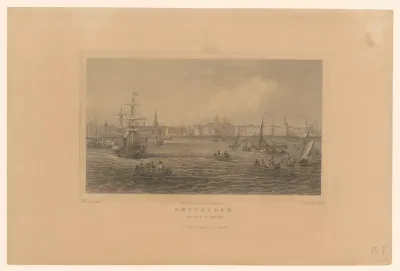 Gezicht op Amsterdam en het IJ met boten