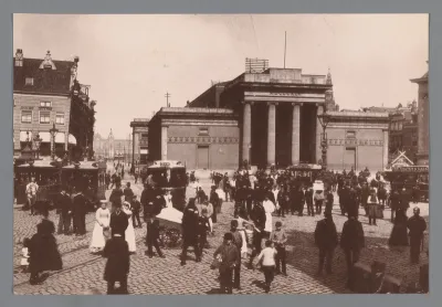 Gezicht op Beurs de Zocher op de Dam in Amsterdam