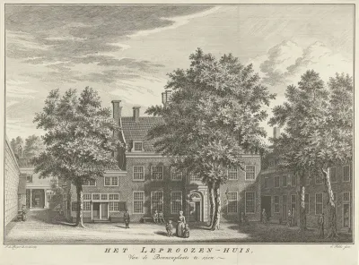 Gezicht op de binnenplaats van het Leprozenhuis te Amsterdam