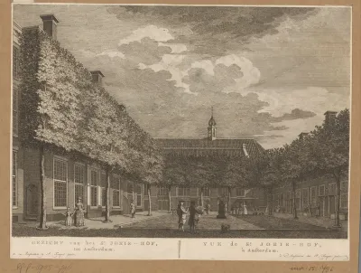 Gezicht op de binnenplaats van het Sint-Jorishof en de Waalse Kerk te Amsterdam