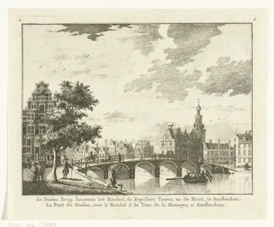 Gezicht op de Doelenbrug in Amsterdam