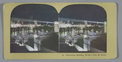 Gezicht op de Electricity Building bij nacht, op de Wereldtentoonstelling van 1904 in Saint Louis