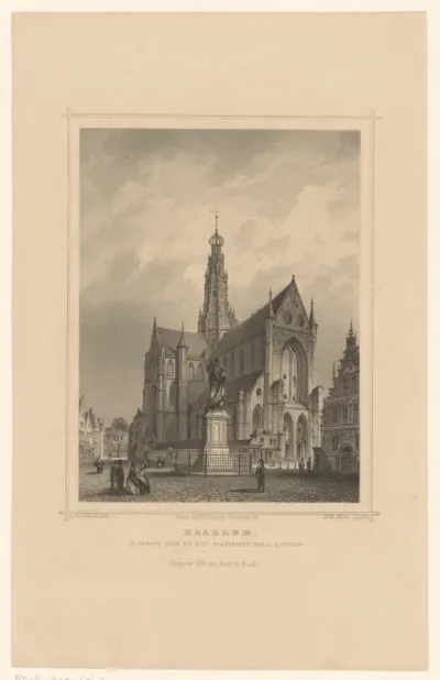 Gezicht op de Grote Markt, de St. Bavokerk en het standbeeld van Laurens Janszoon Coster