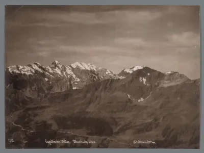Gezicht op de Gspaltenhorn, de Blüemlisalp en de Schilthorn in de Berner Alpen