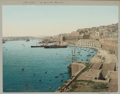Gezicht op de haven van Kalkara met het fort Ricasoli