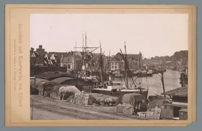 Gezicht op de haven van Lübeck