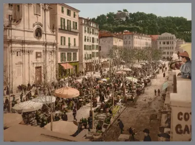 Gezicht op de markt in Nice, rechtsonder een fotograaf met camera