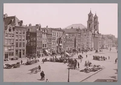 Gezicht op de Mozes en Aäronkerk te Amsterdam