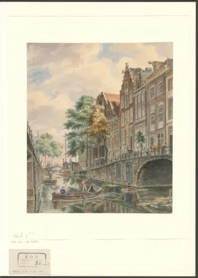 Gezicht op de Nieuwezijds Achterburgwal met brouwerij De Hooiberg