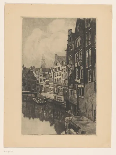 Gezicht op de Oudezijds Voorburgwal in Amsterdam