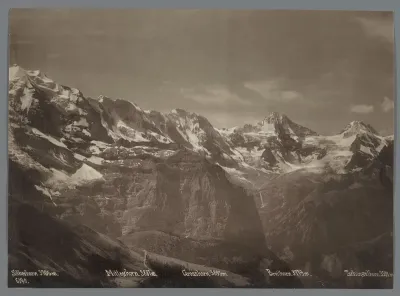 Gezicht op de Silberhorn, de Mittaghorn, de Grosshorn, de Breithorn en de Tschingelhorn in de Berner Alpen