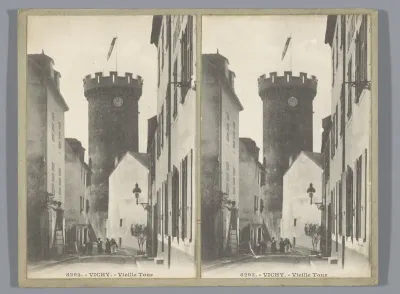 Gezicht op de Tour de l'Horloge in Vichy