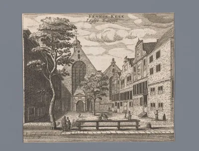 Gezicht op de Waalse Kerk en het Walenpleintje te Amsterdam