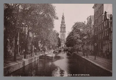 Gezicht op de Zuiderkerk in Amsterdam, gezien vanaf de Groenburgwal