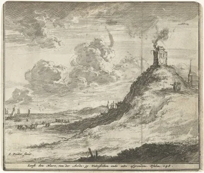 Gezicht op duinen met vuurtoren en strand