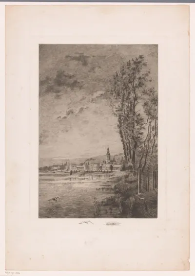 Gezicht op een aan het water gelegen stad