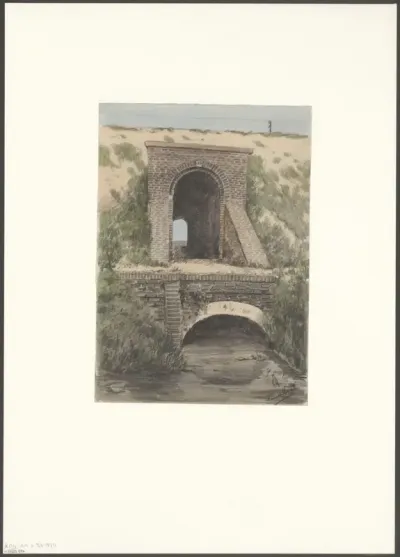 Gezicht op een poort onder de spoordijk