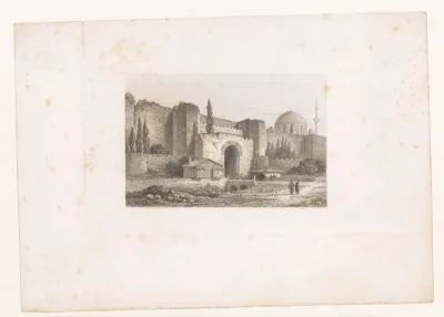 Gezicht op een stadsmuur met poort en daarachter een moskee