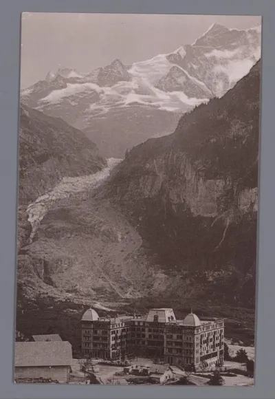 Gezicht op het Bear Hotel bij de Grindelwaldgletsjer