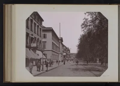 Gezicht op het de Wilhelmstrasse te Wiesbaden