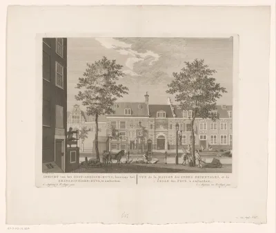 Gezicht op het Dolhuis en de poort naar het Oost-Indisch Huis aan de Kloveniersburgwal te Amsterdam