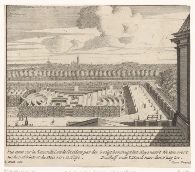 Gezicht op het doolhof in de tuinen van Huis ten Bosch