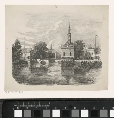Gezicht op het gebouw van de Rijkstelegraaf en een ophaalbrug