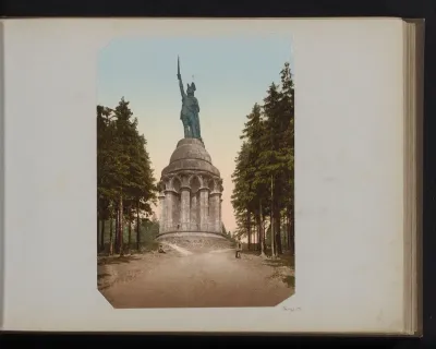 Gezicht op het Hermannsdenkmal te Detmold