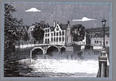 Gezicht op het Huis aan de Drie Grachten in Amsterdam
