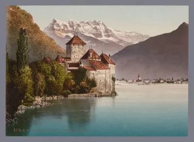 Gezicht op het Kasteel van Chillon aan het Meer van Genève, in de verte de Dents du Midi