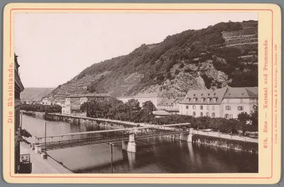 Gezicht op het kursaal en een promenade aan de Rijn in Bad Ems