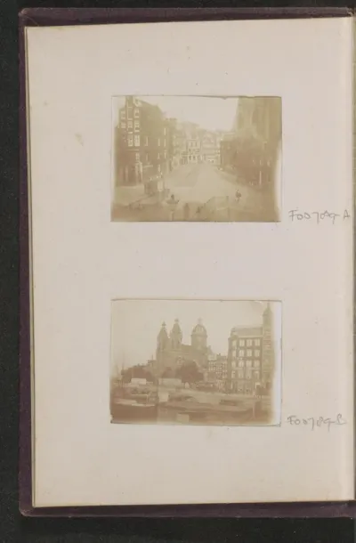 Gezicht op het Oudekerksplein te Amsterdam