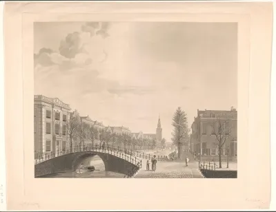 Gezicht op het Rapenburg te Leiden, voor de buskruitramp