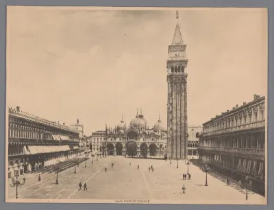 Gezicht op het San Marcoplein met de San Marco en de Campanile te Venetië, Italië