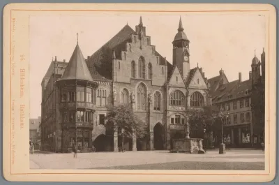 Gezicht op het stadhuis van Hildesheim