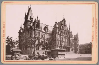 Gezicht op het stadhuis van Wiesbaden