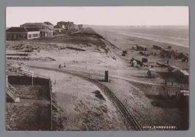 Gezicht op het strand te Zandvoort
