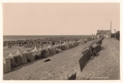 Gezicht op het strand van Scheveningen