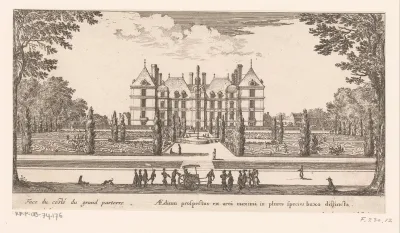 Gezicht op kasteel Rochefoucauld en tuin met parterres