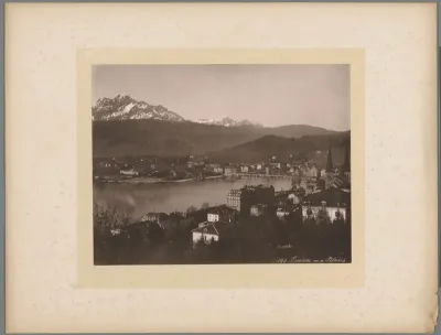 Gezicht op Luzern, in de verte de Pilatus