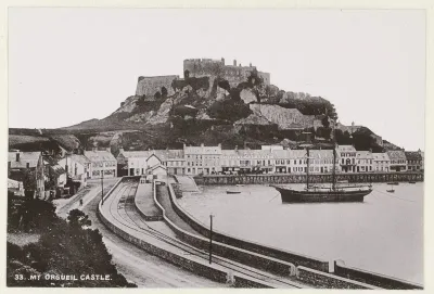 Gezicht op Mont Orgueil te Jersey