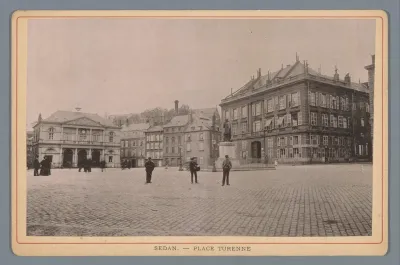 Gezicht op Place Turenne te Sedan