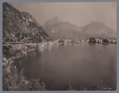 Gezicht op Riva del Garda aan het Gardameer