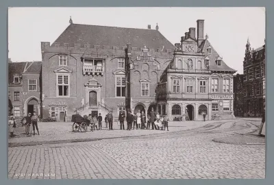 Gezicht op stadhuis te Haarlem